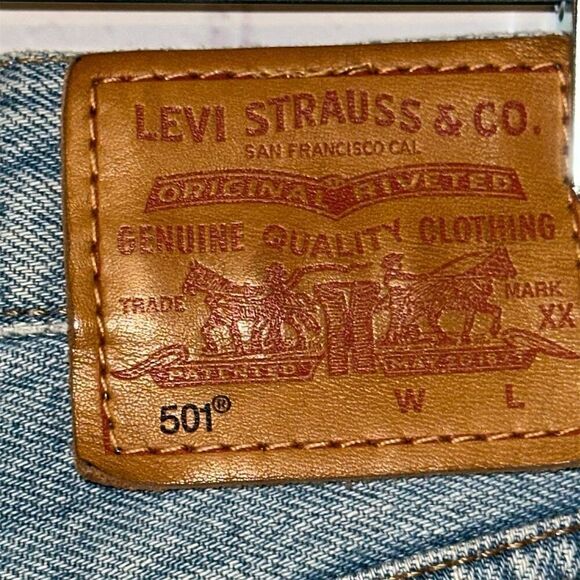 Levi's 501 Women's High-Rise Distressed Cutoff Denim Shorts Size 25 - Picture 8 of 14